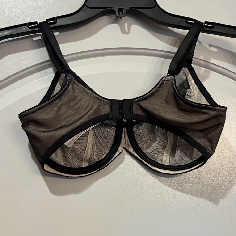 Chantelle Black Lace double lined Women's Bra. Absolutely gorgeous!! - Picture 4 of 6